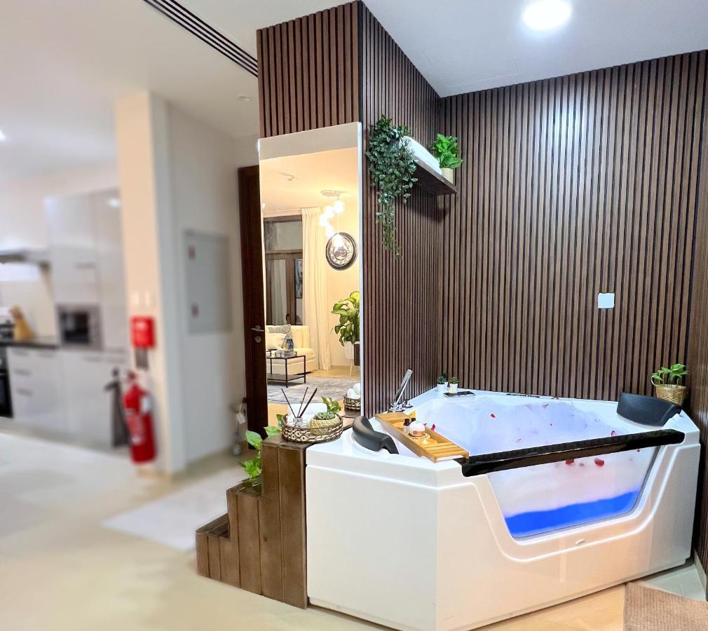 Stylish Apartment With A Jacuzzi マスカット エクステリア 写真